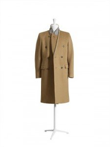 Il classico cappotto doppiopetto color cammello Martin Margiela
