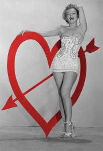San Valentino, quest'anno, sarà la vostra occasione per sfoderare un look degno dell'icona Marilyn Monroe: perché l'amore per gli uomini passa, ma l'amore per la moda resta!   