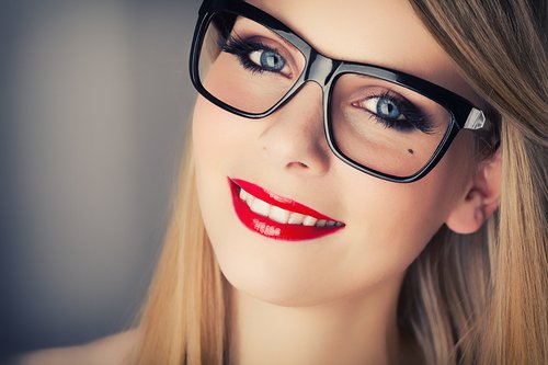 Trucco occhi: i consigli di make up per chi porta gli occhiali montatura