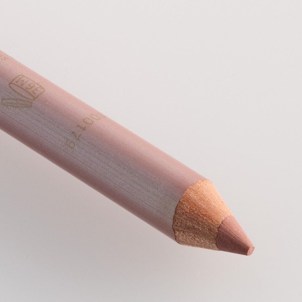 Makeup bocca piccola - Applica una matita dai toni chiari
