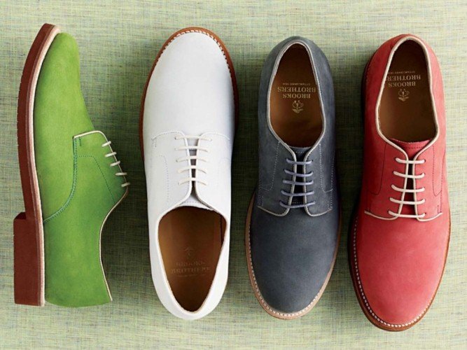 Bucks: non solo bianco per una scarpa molto versatile.
